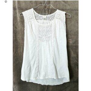 Cupio White Sleeveless Embroidered Tank Top w Lace Detail